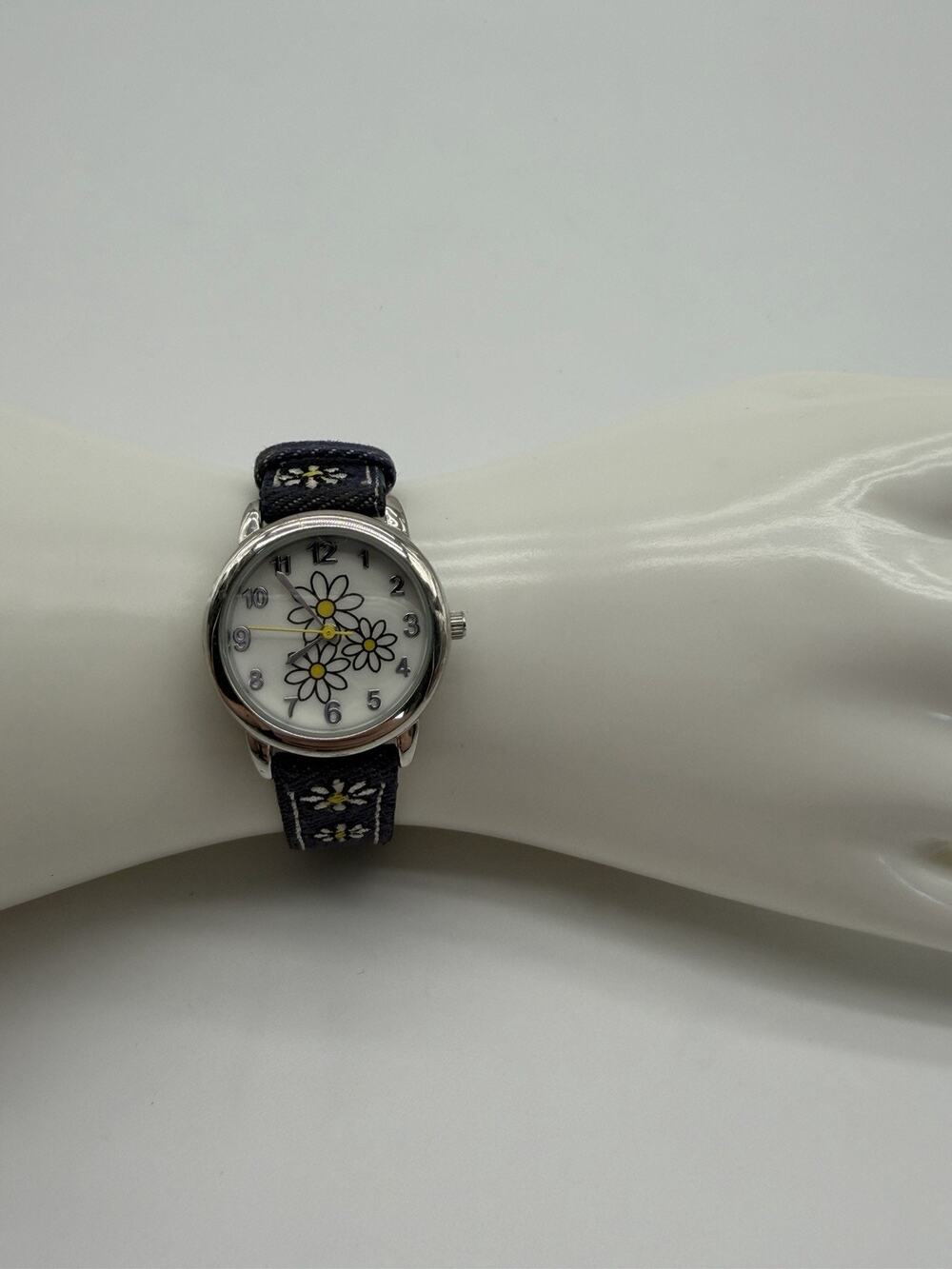 Flowered Band Unbranded Watch Stainless Steel Pre Owned Not Tested